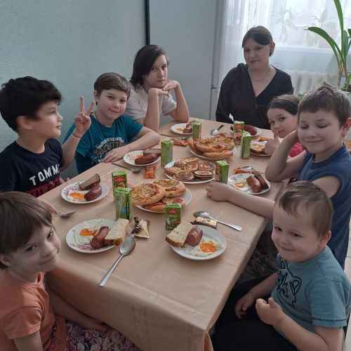 «Яшел Үзән һәм Казанда изгелек булдыручылар» волонтерлары Норлат балалар йорты тәрбияләнүчеләре өчен мастер-класс үткәрде
