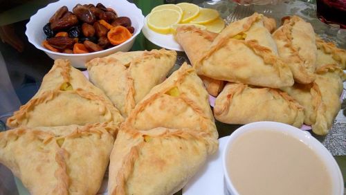 Гөлчәчәк Фәтхуловадан телеңне йотарлык «Өчпочмак» рецепты