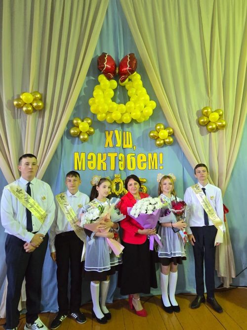Яшел Үзән районы Акъегет авылы чыгарылыш сыйныф укучыларына Рәхмәт хаты һәм истәлекле бүләкләр тапшырдылар