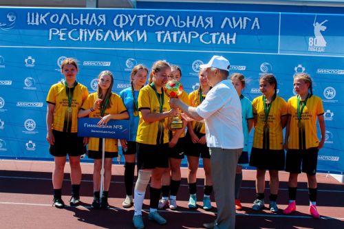 «Зилант – 5нче гимназия» командасы 2011-2012 елгы кызлар арасында ТР мәктәп футбол лигасында җиңү яулады