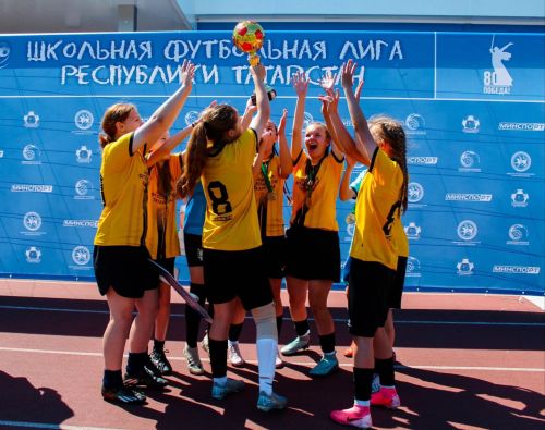 «Зилант – 5нче гимназия» командасы 2011-2012 елгы кызлар арасында ТР мәктәп футбол лигасында җиңү яулады