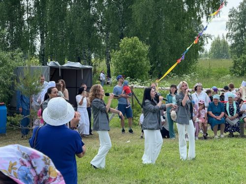 «Без кавышсак, дөньяларны җәннәт итәрбез әле!» – дип, гөрләтте Сабантуйны Карагуҗа авылы халкы
