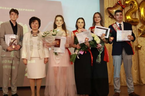 Яшел Үзәндә чыгарылыш кичәләре гөрләде