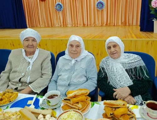 Олы Яке авылы мәдәният йортында Өлкәннәр көненә багышланган матур бәйрәм чарасы узды