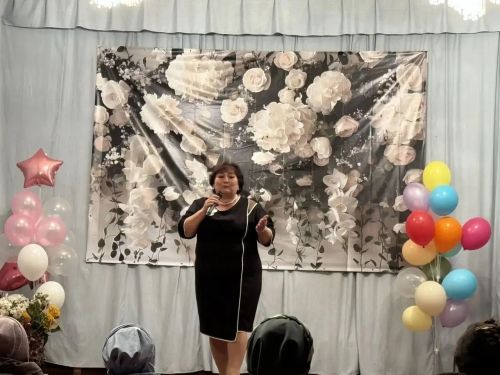 Тау Илендә «Көзләр ямьле сезнең белән» исемле бәйрәм концерты узды
