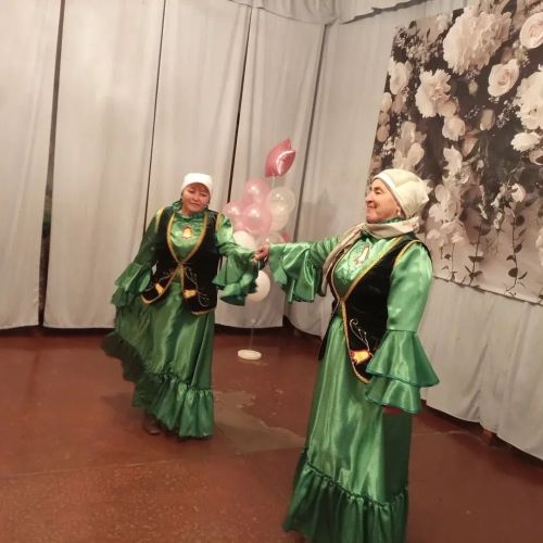 Тау Илендә «Көзләр ямьле сезнең белән» исемле бәйрәм концерты узды