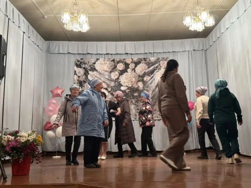 Тау Илендә «Көзләр ямьле сезнең белән» исемле бәйрәм концерты узды