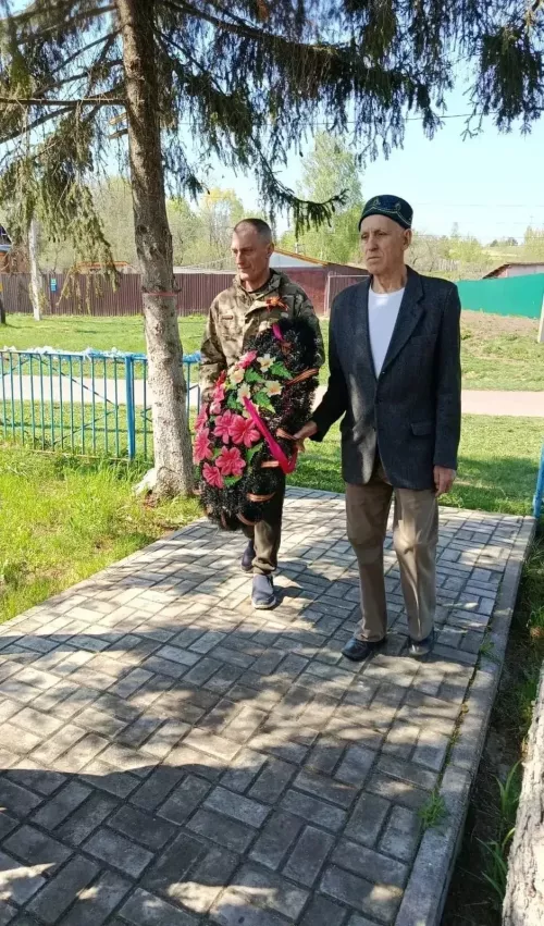 Районыбызның Зур Өтәк авылында Бөек Җиңүнең 81 еллыгына багышланган митинг узды