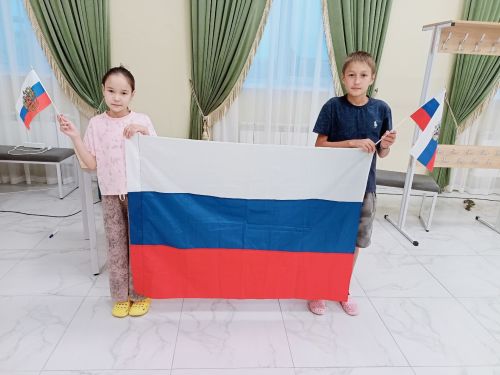 Олы Ачасырда «Россия флагы — бөек байрак» дип исемләнгән танып-белү сәгате үткәрелде