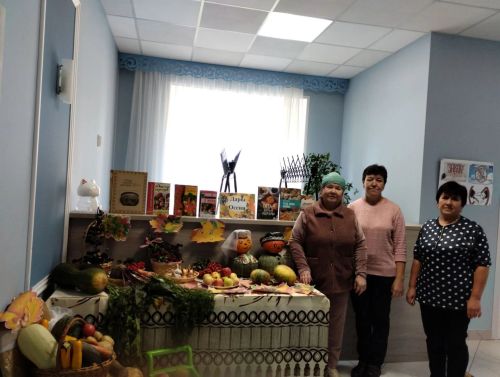 Татар Танае мәдәният йортында «Көз бүләкләре» дип исемләнгән күргәзмә оештырылды