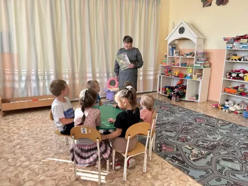 Тәрбиячеләр көне белән!