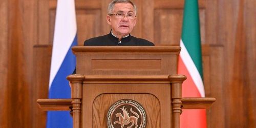 Рөстәм Миңнеханов Татарстан Дәүләт Советына мөрәҗәгать белән чыгыш ясый