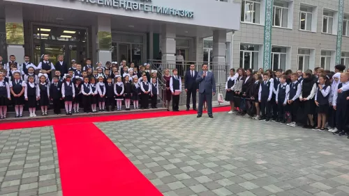 Осиново гимназиясендә «Белем көне»нә багышланган тантаналы линейка узды
