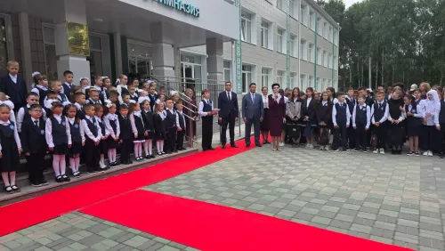 Осиново гимназиясендә «Белем көне»нә багышланган тантаналы линейка узды