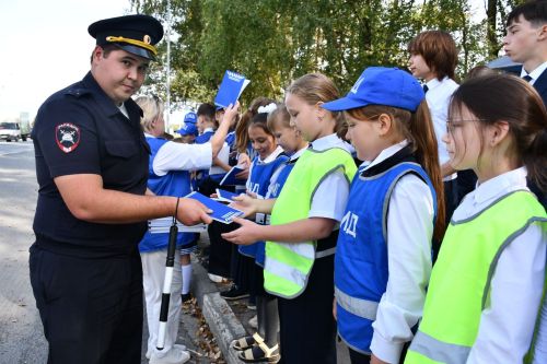 «Машина йөртүче! Тизлекне кимет!» — Әйшәдә юл хәрәкәте иминлегенә багышланган акция узды