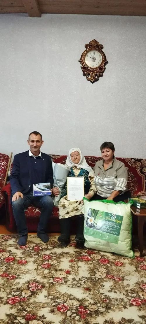 Олы Ачасыр авылыннан Маһирә Бикмуллина үзенең 90 яшьлек юбилеен билгеләп үтте