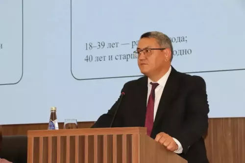 Михаил Афанасьев эш урыннарында профилактик медицина тикшерүләренең барышы турында фикер алышты