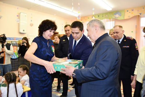Рифкать Миңнеханов "Йолдызлык" балалар бакчасында кунакта