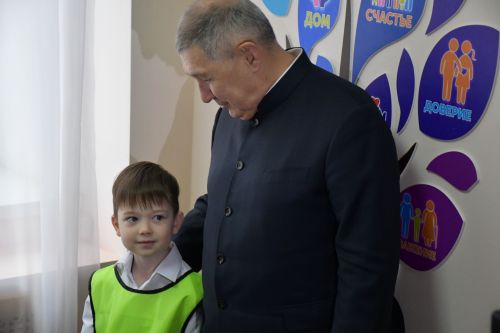 Рифкать Миңнеханов "Йолдызлык" балалар бакчасында кунакта