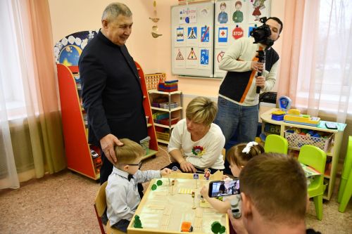 Рифкать Миңнеханов "Йолдызлык" балалар бакчасында кунакта