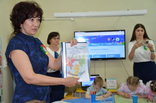 Рифкать Миңнеханов "Йолдызлык" балалар бакчасында кунакта