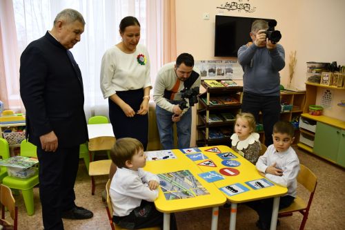 Рифкать Миңнеханов "Йолдызлык" балалар бакчасында кунакта