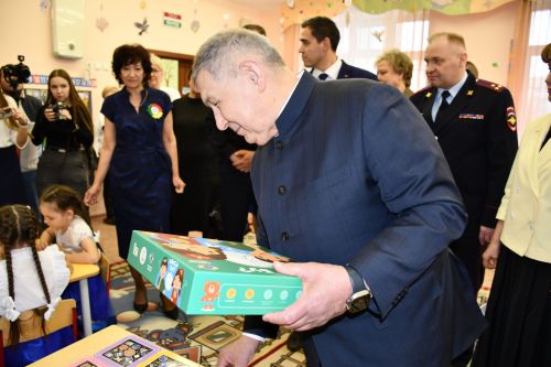 Рифкать Миңнеханов "Йолдызлык" балалар бакчасында кунакта