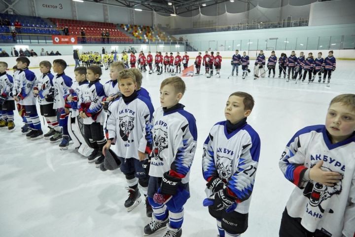 Яшел Үзән шәһәренең «Ледокол» боз сараенда хоккей буенча ике көнлек турнир узды