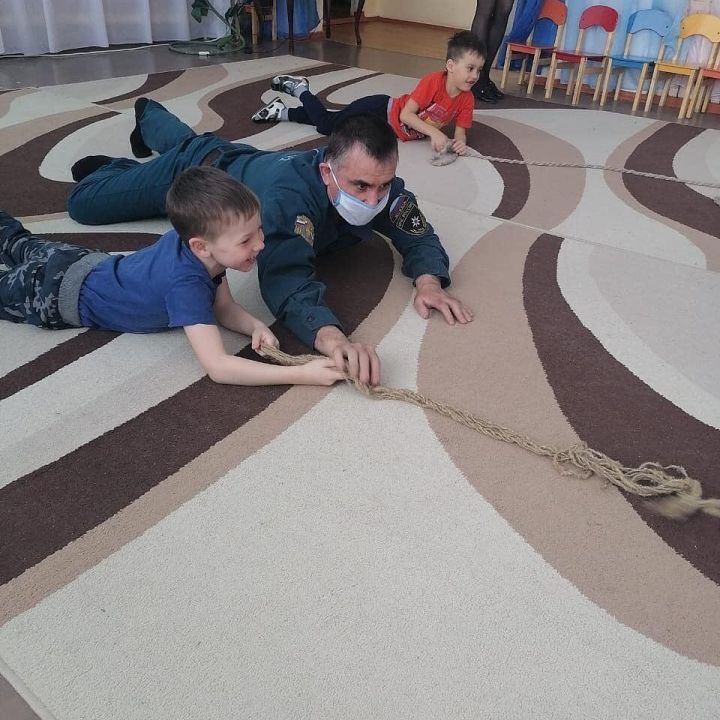 Васильевоның мәктәпкәчә яшьтәге балаларына язгы бозның куркыныч булуы турында сөйләделәр