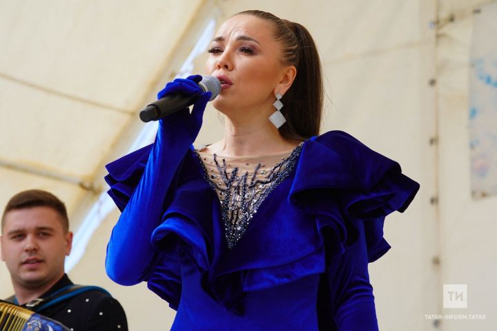 Гүзәл Уразовага «стерва» дигәннәр. Җырчы моңа ничек җавап биргән?