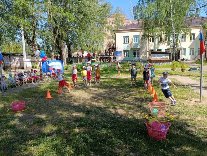 «Алтын башак» балалар бакчасында махсус хәрби операциядән ялга кайткан, Ватаныбызның чын патриоты Илшат Идвартович белән очрашу булды