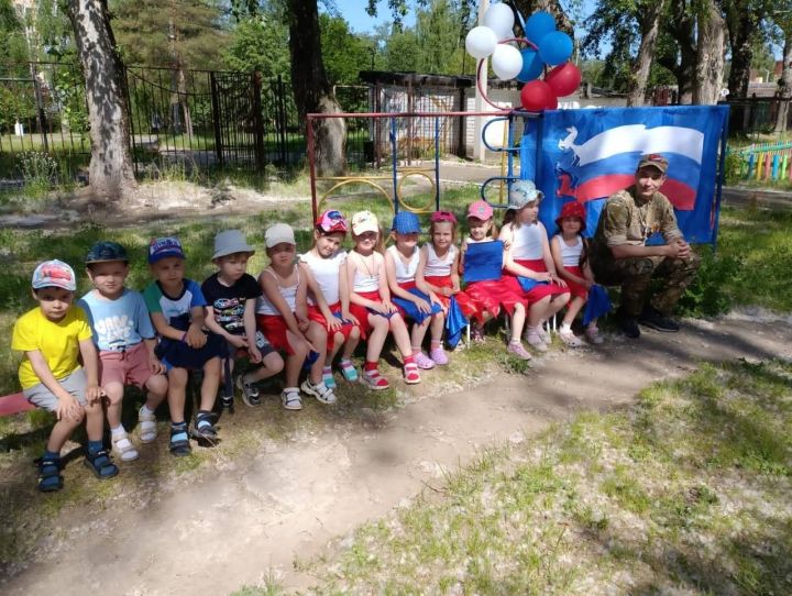 «Алтын башак» балалар бакчасында махсус хәрби операциядән ялга кайткан, Ватаныбызның чын патриоты Илшат Идвартович белән очрашу булды