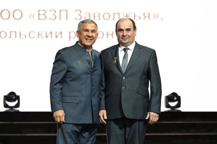 Яшел үзәнле Татарстан Республикасының атказанган авыл хуҗалыгы механизаторы дип танылды