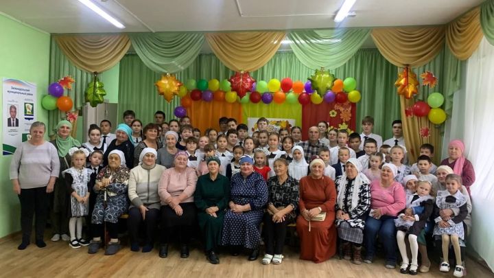 Бишнә мәктәбендә Өлкәннәр көненә багышланган бәйрәм узган
