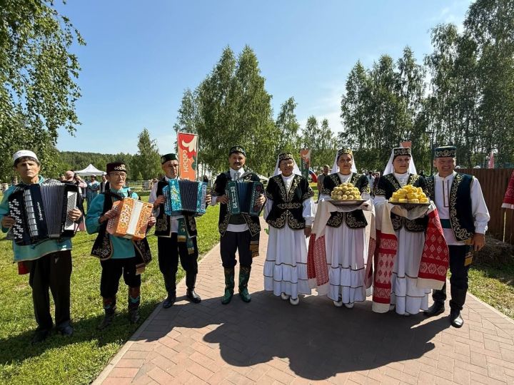 Сабантуй гөрли туган ягымда: Яшел Үзәндә Сабантуй елдан-ел масштаблырак һәм күңеллерәк уза