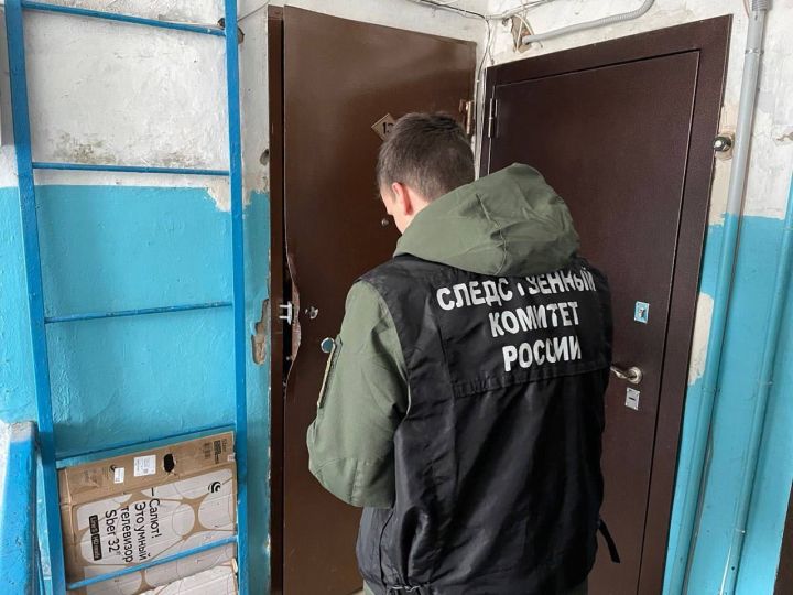 Бер фатирда алты мәет табылган