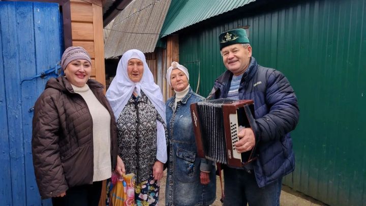 Олы Шырдан авылында кадерле өлкәннәребезне бәйрәм белән котладылар