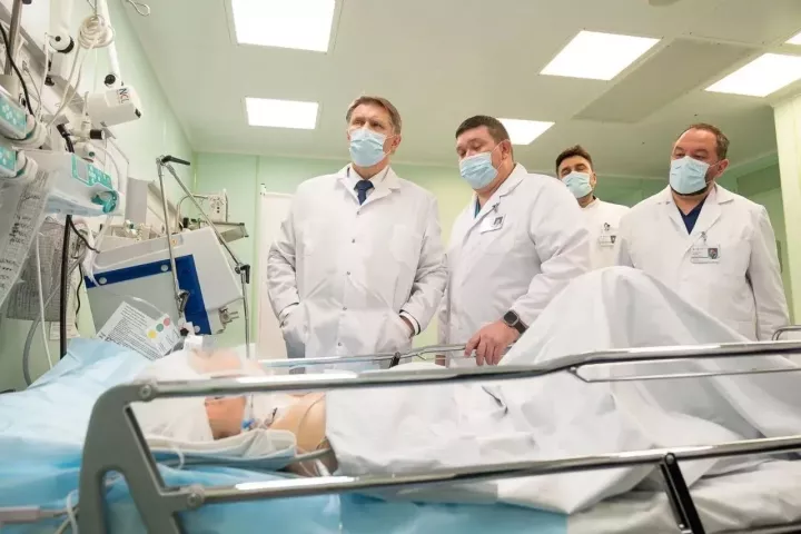 РФ сәламәтлек саклау министры Михаил Мурашко НКНХ янгынында зыян күрүчеләр янында булды