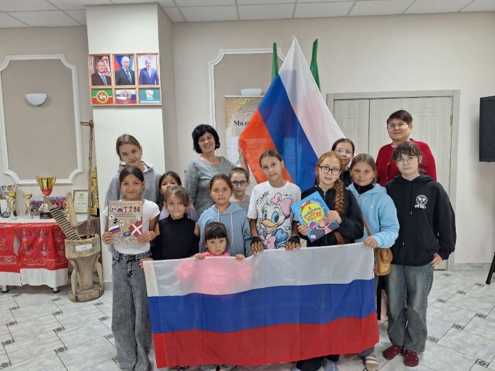 Мулла Иле мәдәният йорты Россия флагы көнен билгеләп үтте