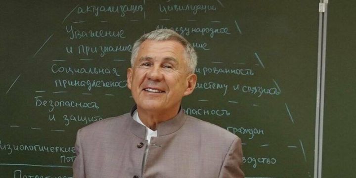 Рөстәм Миңнеханов татарстанлыларны Белем көне белән котлады