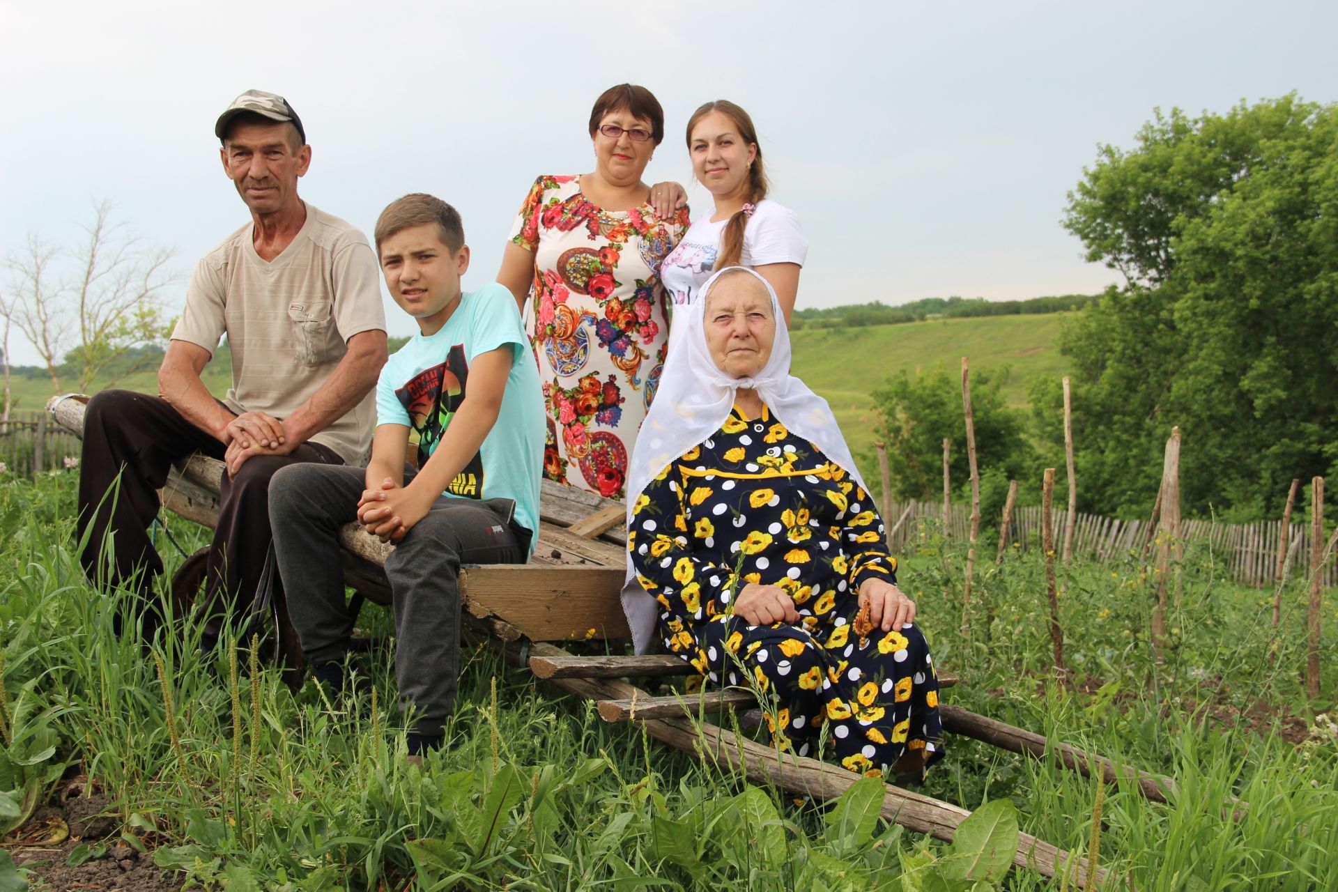 Есть села. Фаррахов Айрат Закиевич семья дети. Семья сельских жителей. Братства сельских жителей. Многодетные семьи развитие на селе.