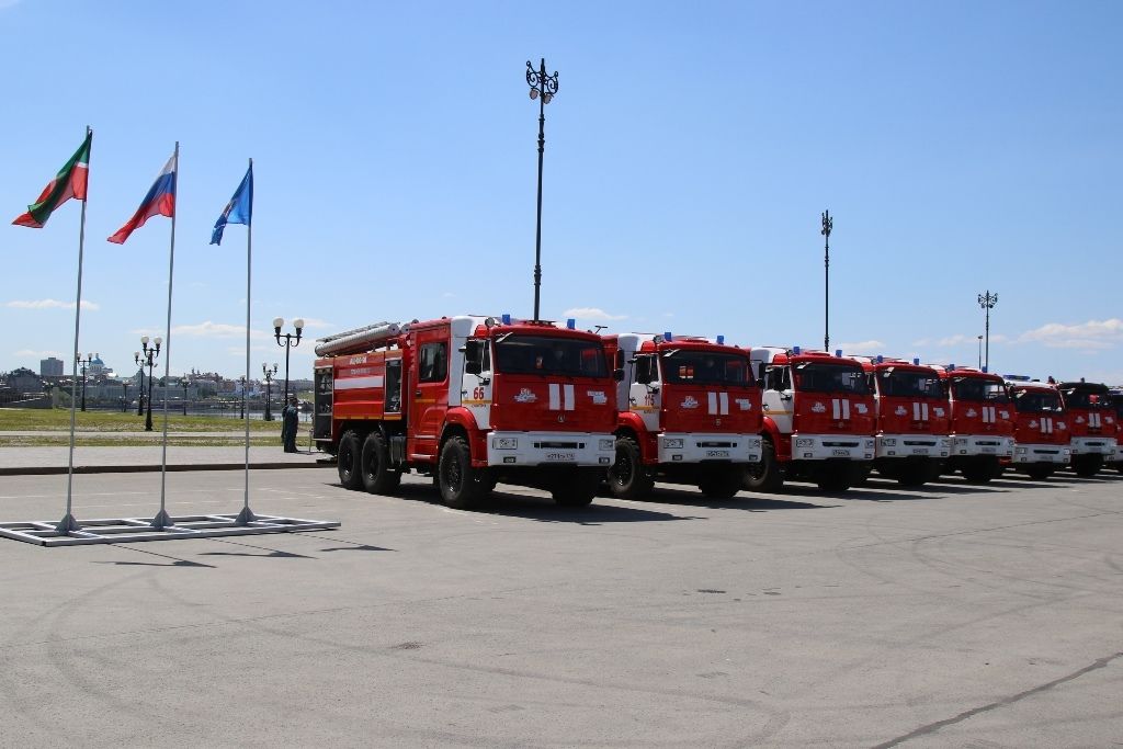 Яшел Үзән янгын сүндерүчеләренә дүрт автомобиль ачкычлары тапшырылды