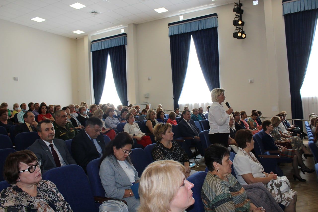 Карпов исемендәге Осиново лицеенда район мәгариф хезмәткәрләренең еллык август конференциясе узды