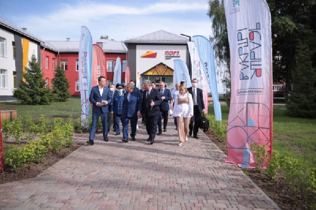 Бүген Татарстан Республикасы Президенты Рөстәм Миңнеханов яңартылган «Порт» яшьләр үзәгендә булды