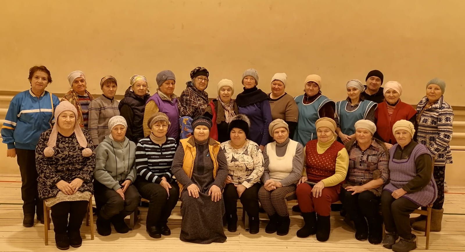 Урамда буран. Күп кенә трассалар ябык, ә Норлат волонтерлар штабында, шундый һава торышына карамастан, Норлат, Бакырчы, Карашәмнән 30 волонтер җыелган