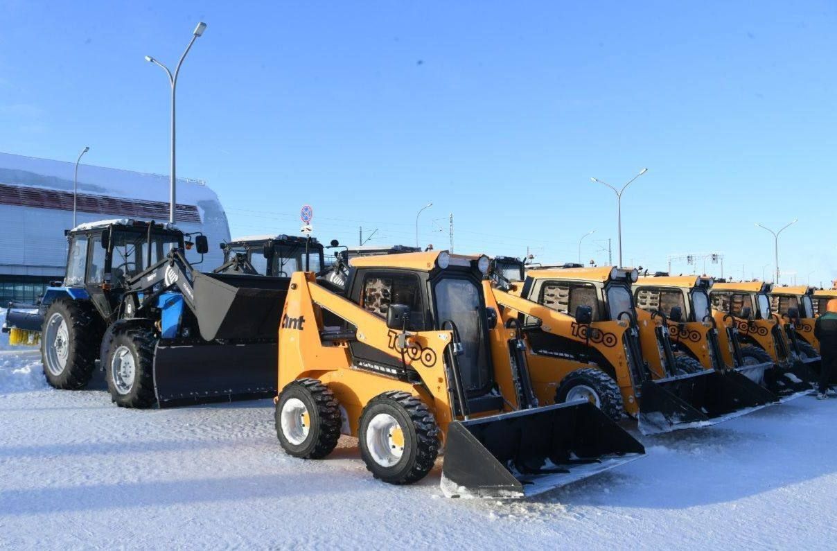 Татарстан Республикасы Рәисе Рөстәм Миңнеханов муниципалитетларга махсус коммуналь техника ачкычларын тапшырды