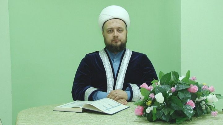 – Кыйбланың кайсы якта икәнен ничек белергә була?