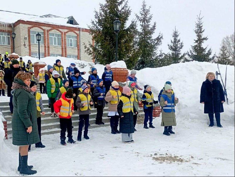 Норлат урта гомуми белем бирү мәктәбе укучылары «Күренеп тор» («Стань заметнее») акциясендә катнашты
