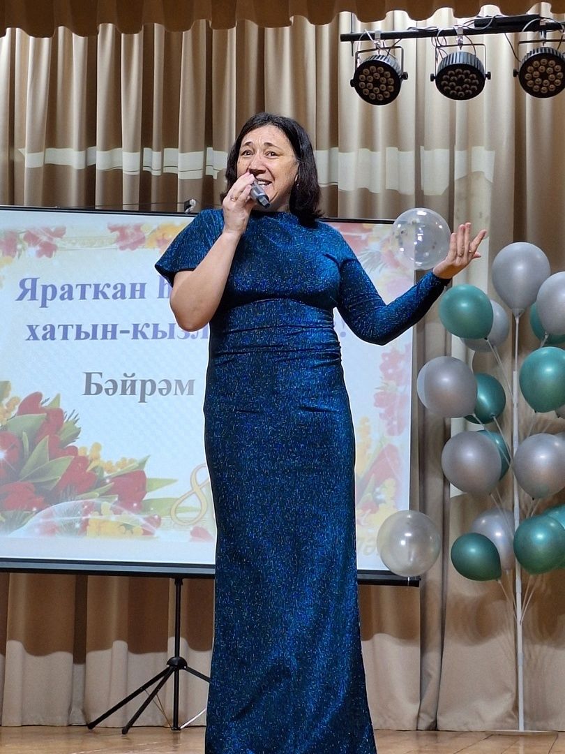 Мулла Иле мәдәният йортында, китапханә белән берлектә «Яраткан һәм кадерле хатын-кызларыбыз» дип исемләнгән бәйрәм концерты булып узды