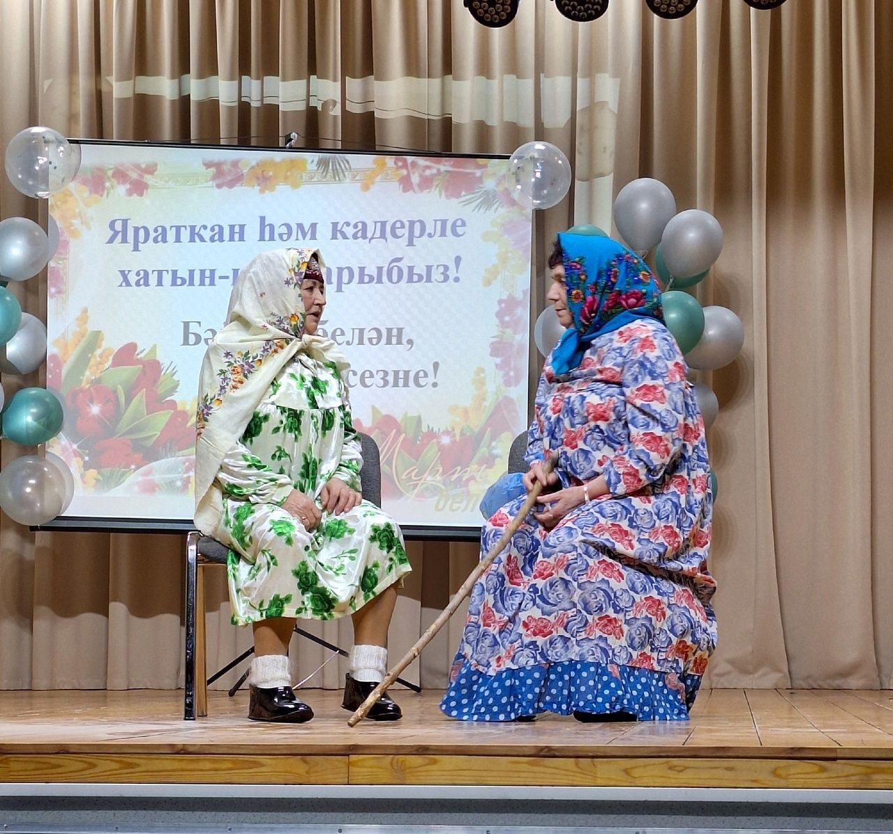 Мулла Иле мәдәният йортында, китапханә белән берлектә «Яраткан һәм кадерле хатын-кызларыбыз» дип исемләнгән бәйрәм концерты булып узды